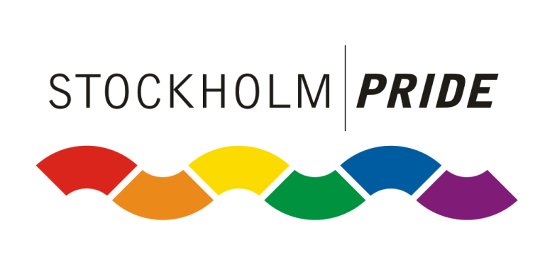 Stockholm pride logotyp. Texten "Stockholm Pride" över en abstrakt våg i regnbågens färger.